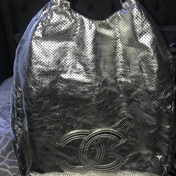 Chanel limited edition large tote brand new - Picture 3 of 7